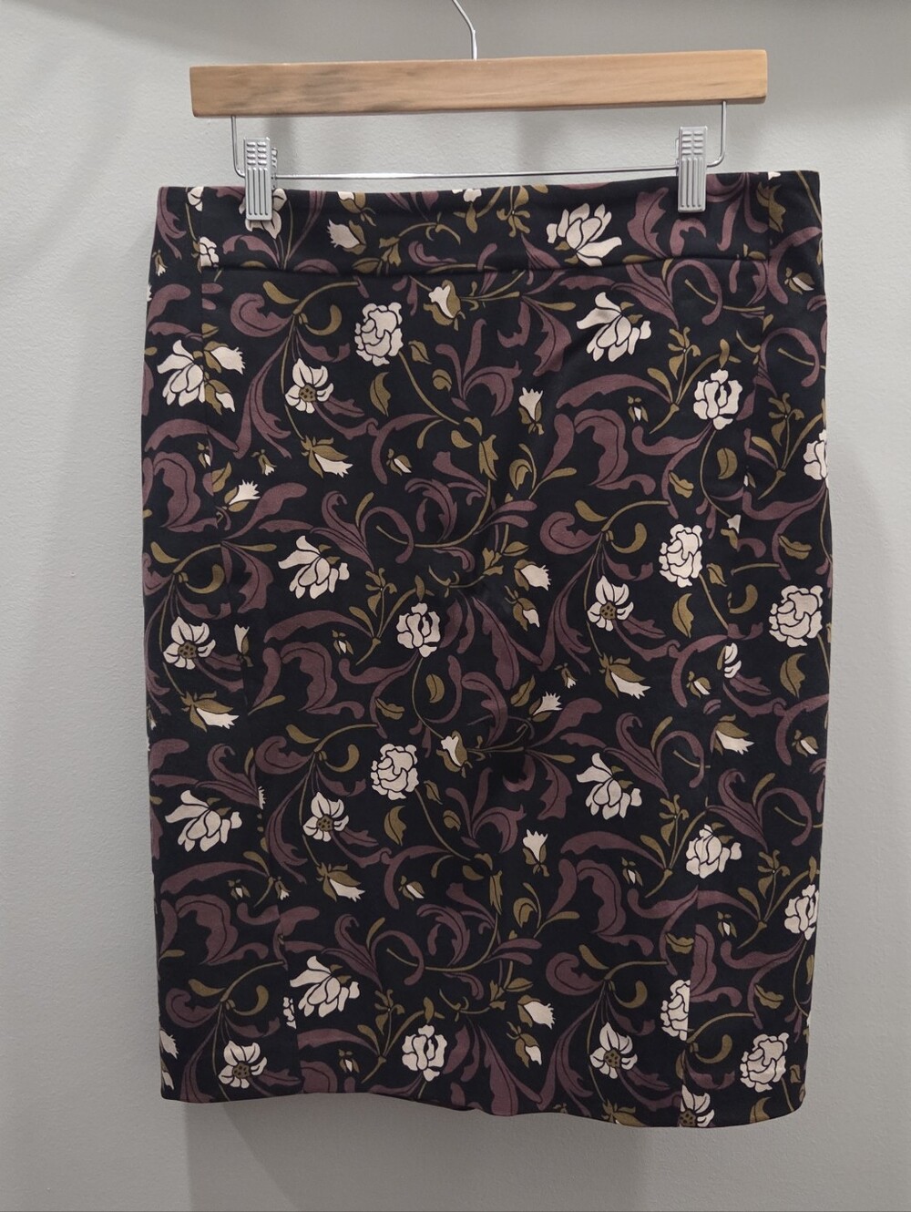 LOFT Black Floral Pencil Skirt, Size 12